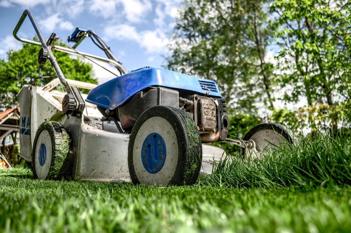 Lawn Mower cuts long grass