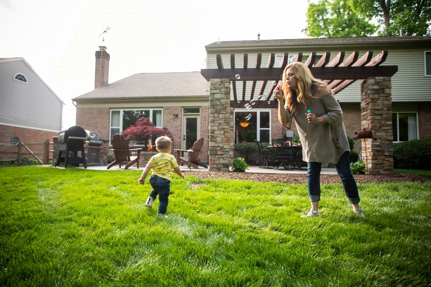 family enjoying a nice thatch-free lawn